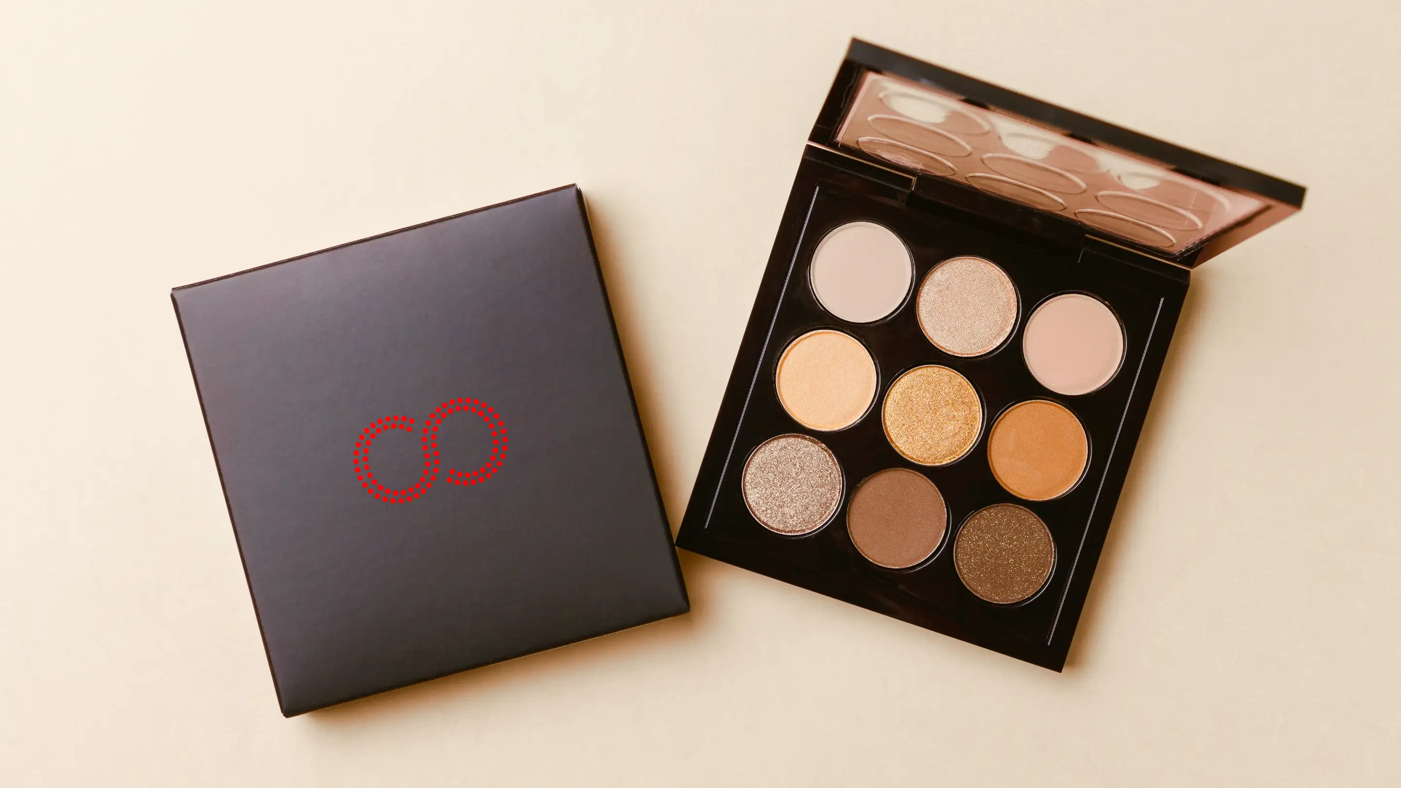 Eye shadow kit with a variation of the Look Style Society logo mark.